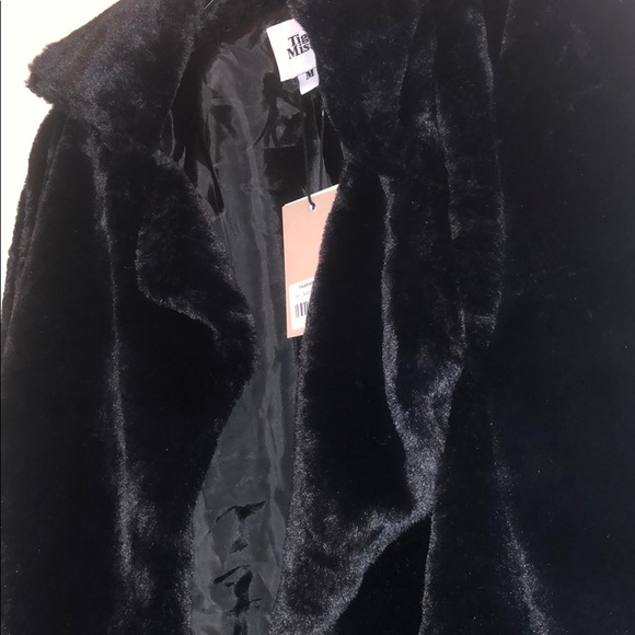 Black Oversized Faux Fur Coat - Picture 4 of 5